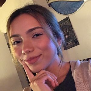 Meet your Posher, Yajaira